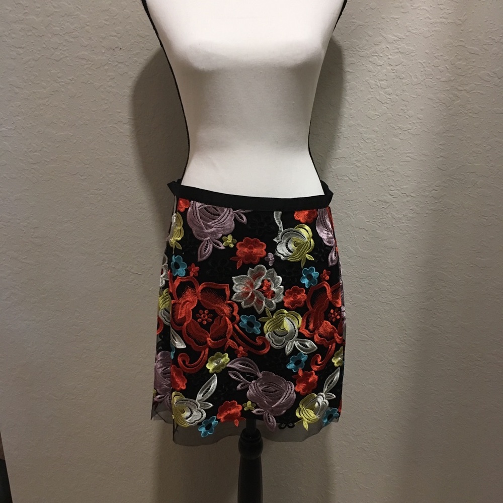Skirt layered embroidered flowers